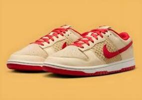 Nike Dunk Low Retro SE Strawberry Waffle Size 8.5