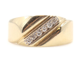 Estate 0.18 ctw Round Diamond 10KT Yellow Gold 9.9mm Wide Diagonal Ring - 4.0g