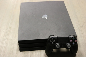 SONY PS4 Pro CUH-7015B Video Gaming Console 