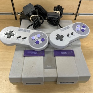 Super Nintendo SNS-001 Video Gaming Console 