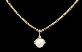 18KT Yellow Gold Button Pearl & Diamond Pendant on 14KT Gold Box Chain Necklace