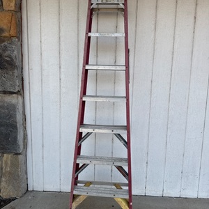 werner 8' fiberglass LADDER