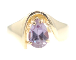 Solitaire 1.20 Ct Lab-Created Pear Cut Purple Sapphire in 14KT Yellow Gold Ring