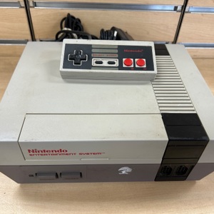 Nintendo NES-001 Video Gaming Console 