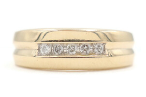 Classic 14KT Yellow Gold 0.15 ctw Round Diamond 6.8mm Channel Band Ring 3.40g