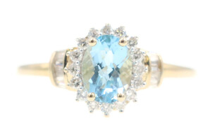 Estate 10KT Yellow Gold 0.85 ctw Oval Blue Topaz & 0.24 ctw Diamond Ring - 2.3g