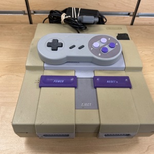 Super Nintendo SNS-001 Video Gaming Console 