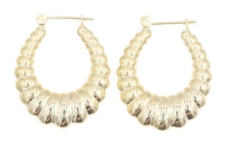 14KT Yellow Gold Scalloped Hoop Door High-Polished Shrimp Medium Hoop Earrings