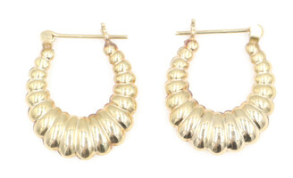 14KT Yellow Gold Scalloped Hoop Door High-Polished Shrimp Small Hoop Earrings