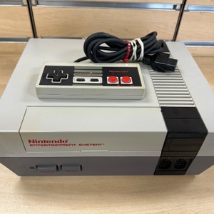 Nintendo NES-001 Video Gaming Console 