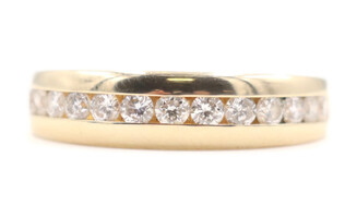 Classic 14KT Yellow Gold 1.05 ctw Round Diamond 5.9mm Channel Band Ring 6.0g