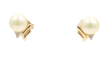 Estate 14KT Yellow Gold 6mm White Cultured Pearls 0.05 ctw Diamond Stud Earrings