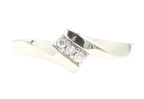 Women's 3-Stone 0.05 Ctw Round Cut Diamond 10KT White Gold Bypass Ring 1.58g