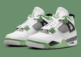 Nike Air Jordan 4 Retro Seafoam (Women's) Size 6.5