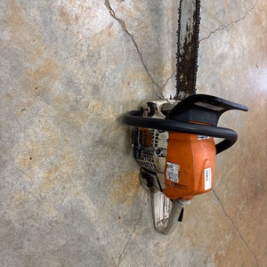 STIHL MS251 chainsaw