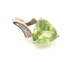 0.50 ctw Trilliant Cut Peridot and Round Diamond 10KT Yellow Gold Pendant 0.5g