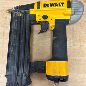 Dewalt DWFR12233 Brad Nailer