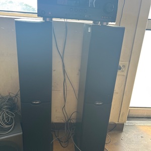 Yamaha RX-V565 Receiver with Speakers