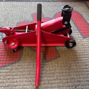 TORIN 1.5TON FLOOR JACK