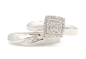 Keepsake 0.20 Ctw Round Diamond Square Cluster 10KT Gold Wedding Ring Set 5g