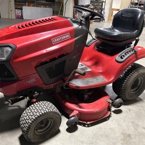 CRAFTSMAN T2200 42" Gas Powered Riding Mower