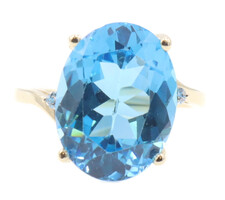 10.20 ctw Oval Blue Topaz Gemstone & 0.05 ctw Round Diamond 14K Yellow Gold Ring