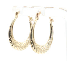 0.8" Oval Fancy Leaf Motif 10KT Yellow Gold Small Women's Oval Hoop Earrings 