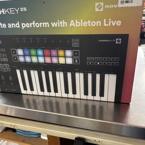 Novation launchkey 25 mk3