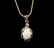14KT Yellow Gold 0.53 ctw Oval Cabochon Opal Pendant on 18" 14KT Gold Necklace