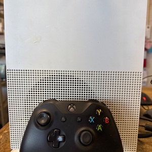 MICROSOFT 1681 / XBOX ONE S GAMING CONSOLE