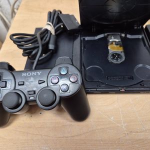 Sony Play Station 2 gaming console w/one Controller no Memory card SCPH-70012