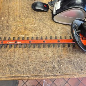 HEDGE HOG BATTERY POWERED HEDGE TRIMMER NHT518