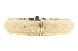 Sandblasted 10KT Yellow Gold Diamond-Cut Lattice Hinged Bangle Bracelet 7" 18.1g