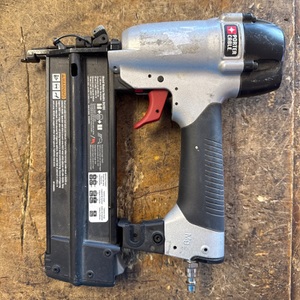 PORTER CABLE BN200C / BRAD NAILER