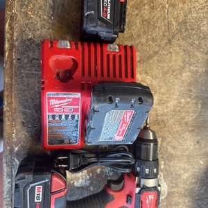 MILWAUKEE 2606-20 / DRILL AND BATTERY