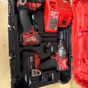 MILWAUKEE DRILL COMBO KIT