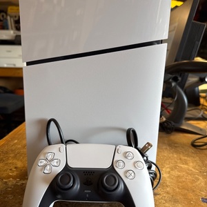 SONY CFI-2015 / PS5 SLIM GAMING CONSOLE BUNDLE