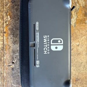 NINTENDO SWITCH LITE / HANDHELD GAMING SYSTEM