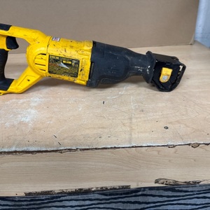 DEWALT DWE305 / RECIPROCATING SAW