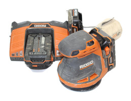 Ridgid r8606 Palm Sander with Charger and 3 Batteries