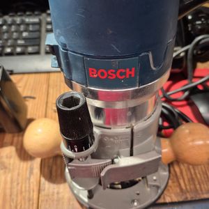 Bosch 1/4-in and 1/2-in 12 -Amp 2.25 -HP Variable Speed Fixed Router