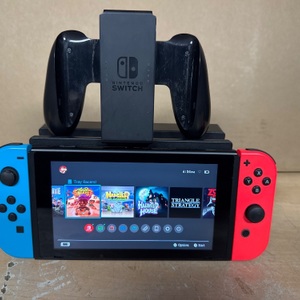 NINTENDO HAC-001 SWITCH / HANDHELD GAMING CONSOLE