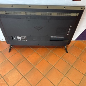 VIZIO D39HN-E1 39INCH TV