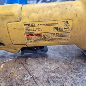 Dewalt dwe402 4-1/2 in. (115mm) Small Angle Grinder