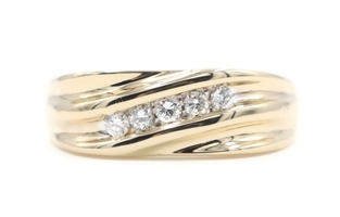 Diagonal Channel-Set 0.25 Ctw Round Diamond 14KT Yellow Gold Wedding Band Ring