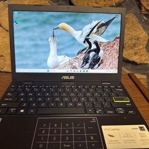 ASUS E210M / LAPTOP