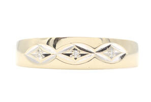 Estate Diamond Cut 14KT Yellow Gold 3-Stone 0.02 Ctw Round Diamond Ring - 2.60g