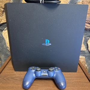SONY CUH7015B / PS4 PRO GAMING CONSOLE