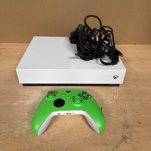 MICROSOFT 1681 / XBOX ONE S GAMING CONSOLE