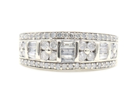 Women's 0.97 Ctw Baguette & Round Diamond 10KT White Gold Cluster Ring 3.62g
